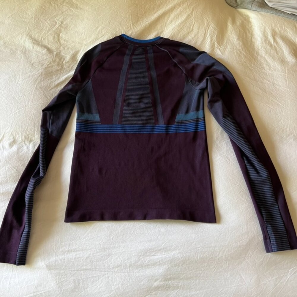 LNDR EUC S/M purple blue fitted workout longsleeve top - Picture 2 of 4